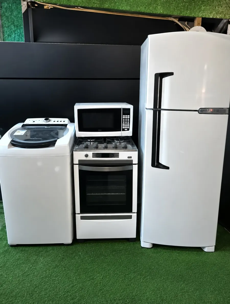 Foto do kit com geladeira, fogão, micro-ondas e máquina de lavar